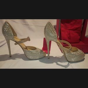 VALENTINO GARAVANI Jeweled Heels Size 7.5 EU 38 WITH BOX & DUST COVER